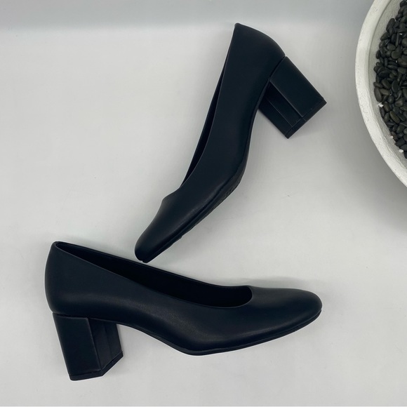 Easy Street Women's Fabulous cushioned Pump in faux leather Black size 9.5M - Picture 3 of 8